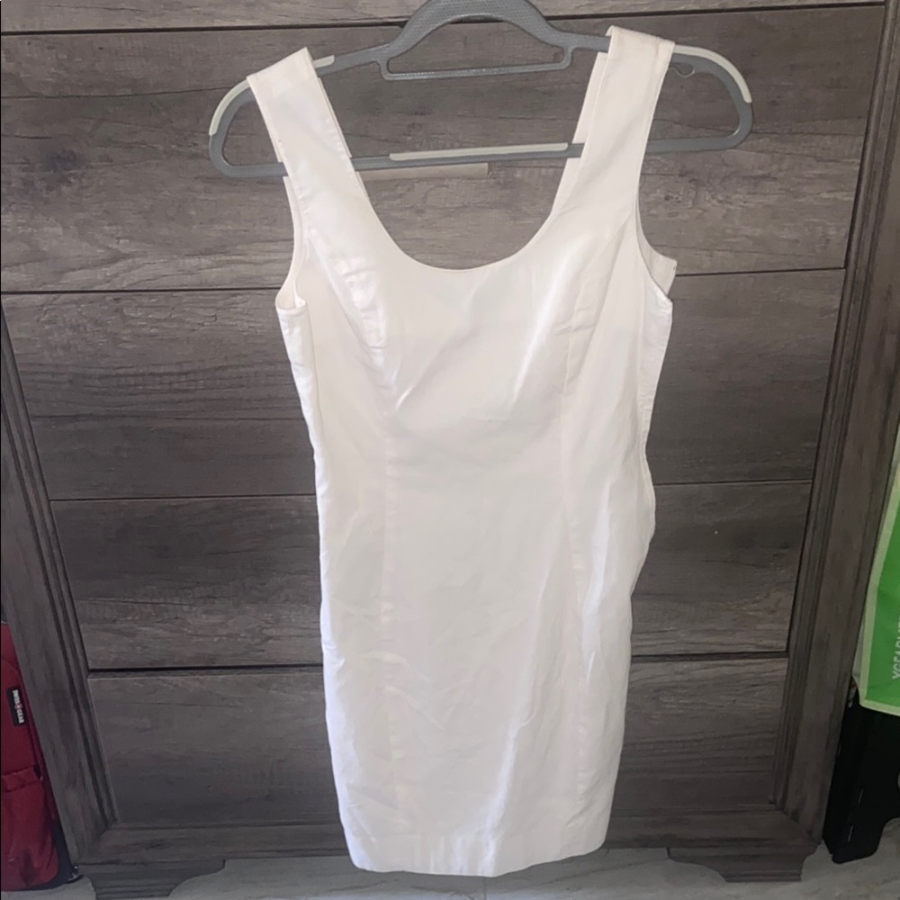 Elegant White Sleeveless Dress